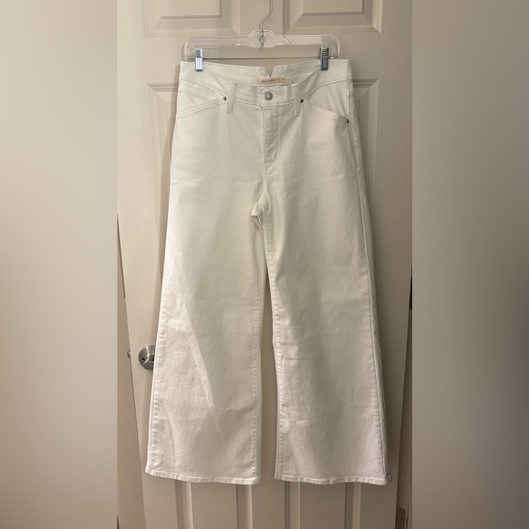 Levi’s Women’s 318 High Rise Shaping Wide Leg Jeans in White, Size 31 - Picture 1 of 10
